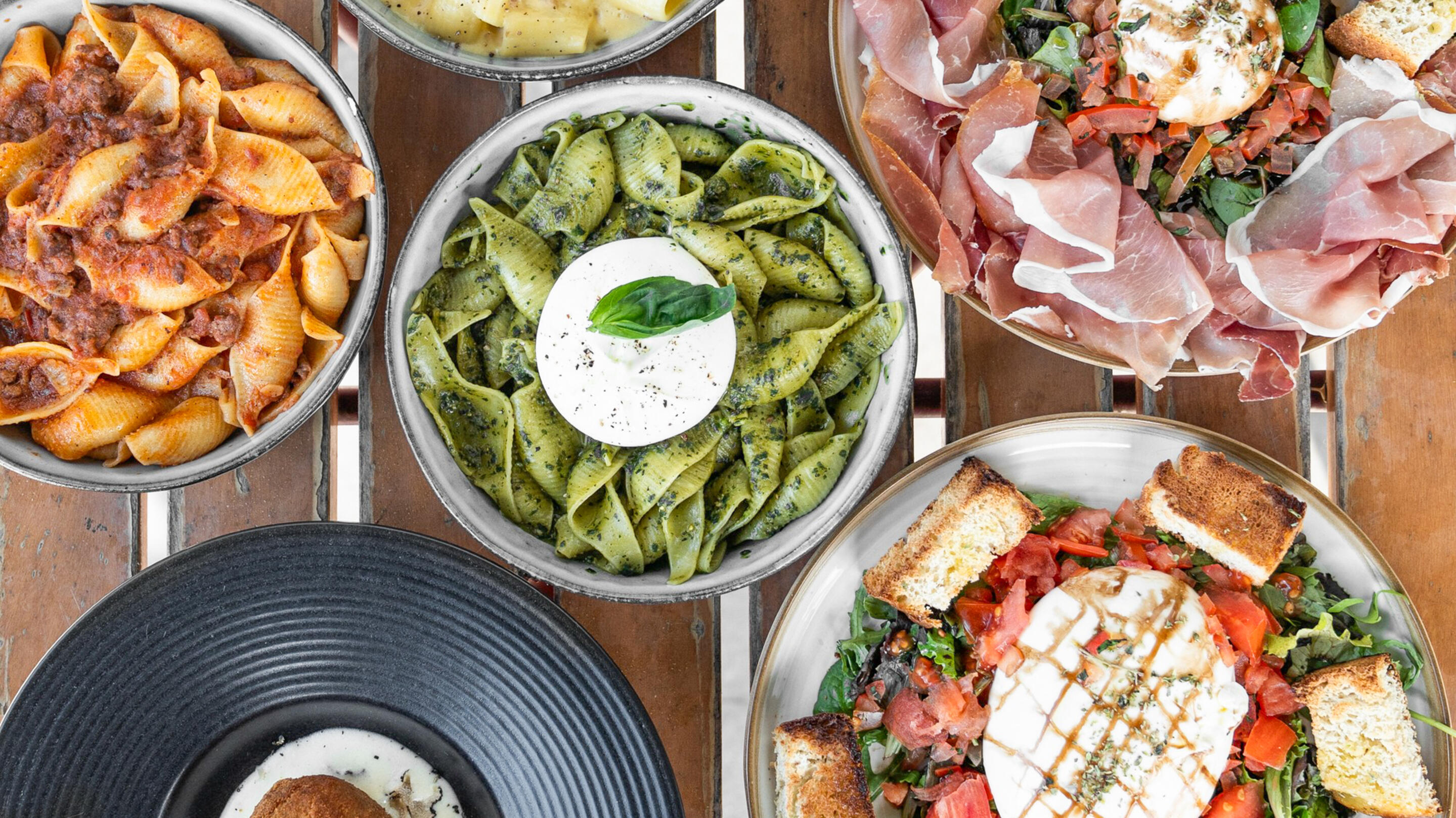 Notre plateau tartufo Service traiteur italien à montpellier et dans l'Hérault. Nous proposons des buffets et des services traiteur italien 100% fait maison. livraison de repas italien en entreprise. évènements traiteur privés et traiteur corporate.